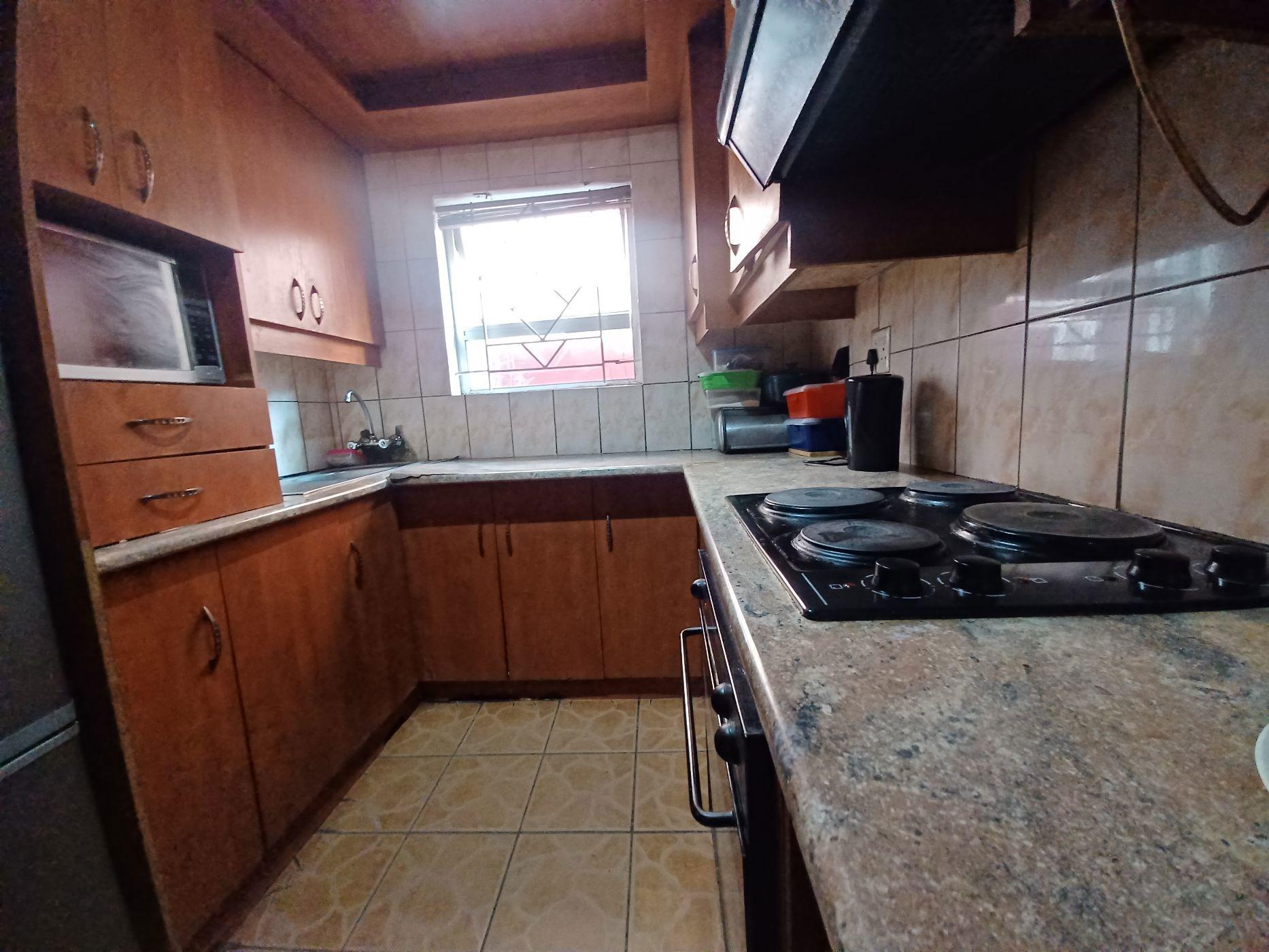 Image 3 of 6