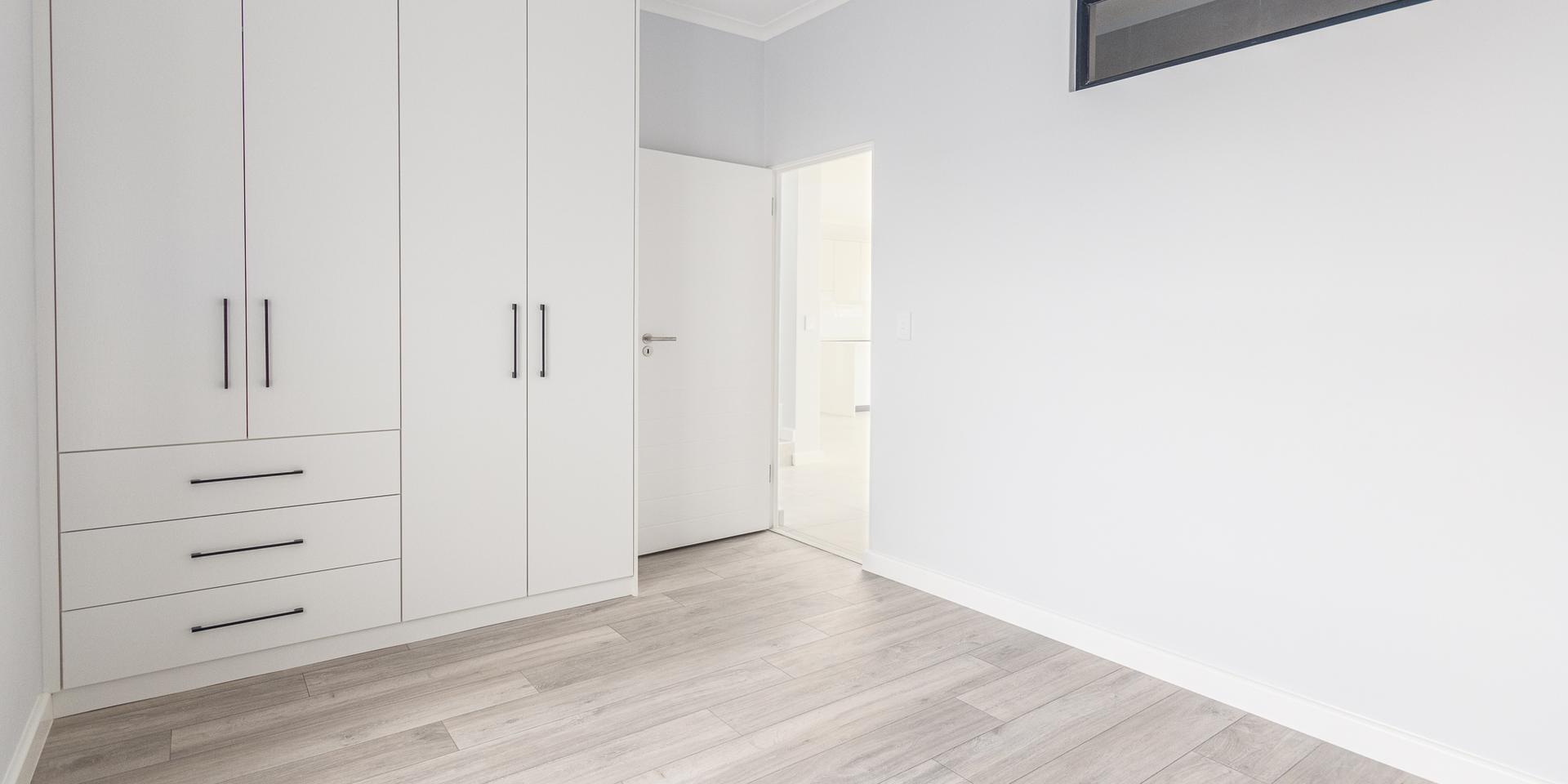Image 4 of 6