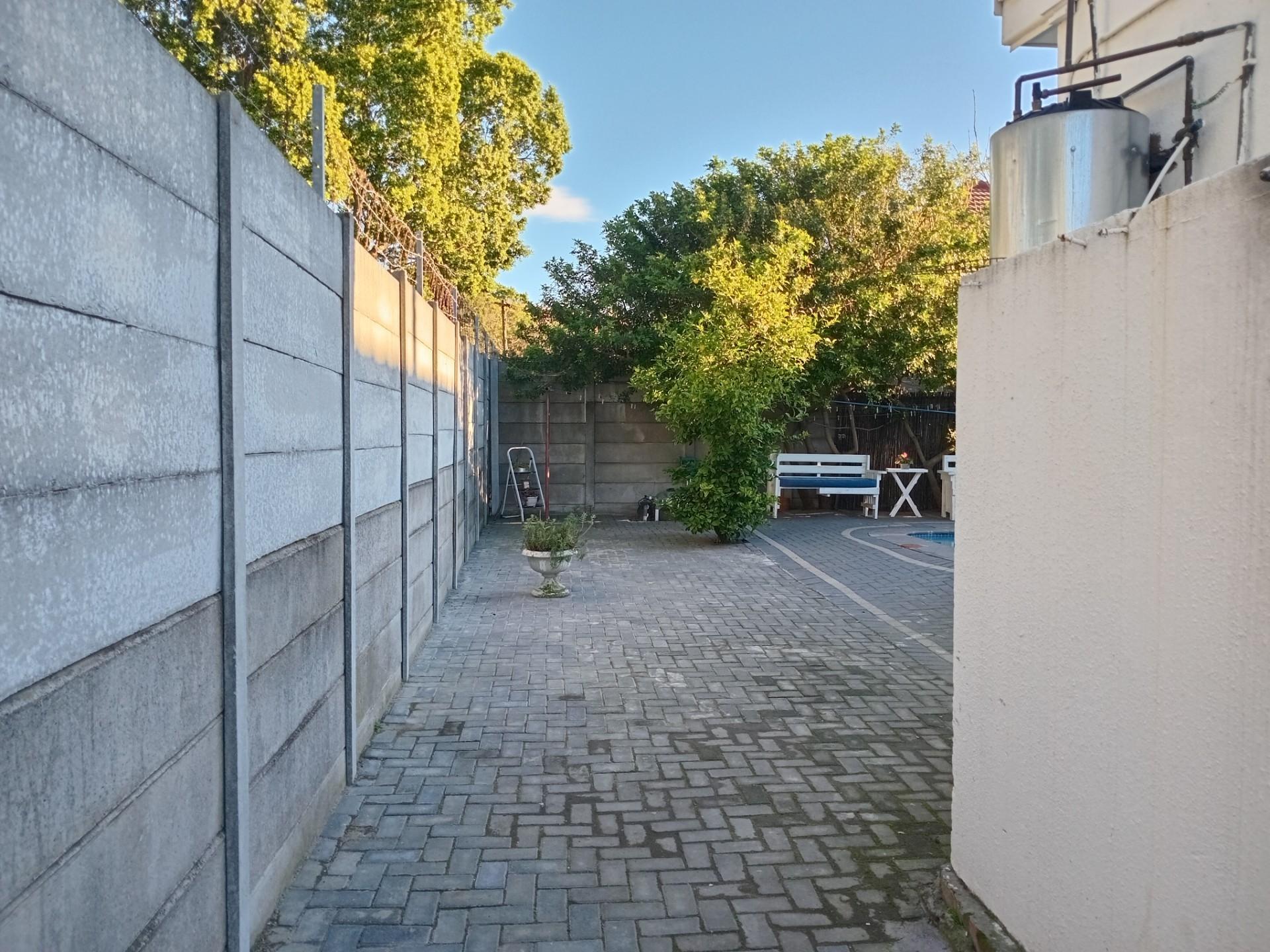 Image 4 of 6