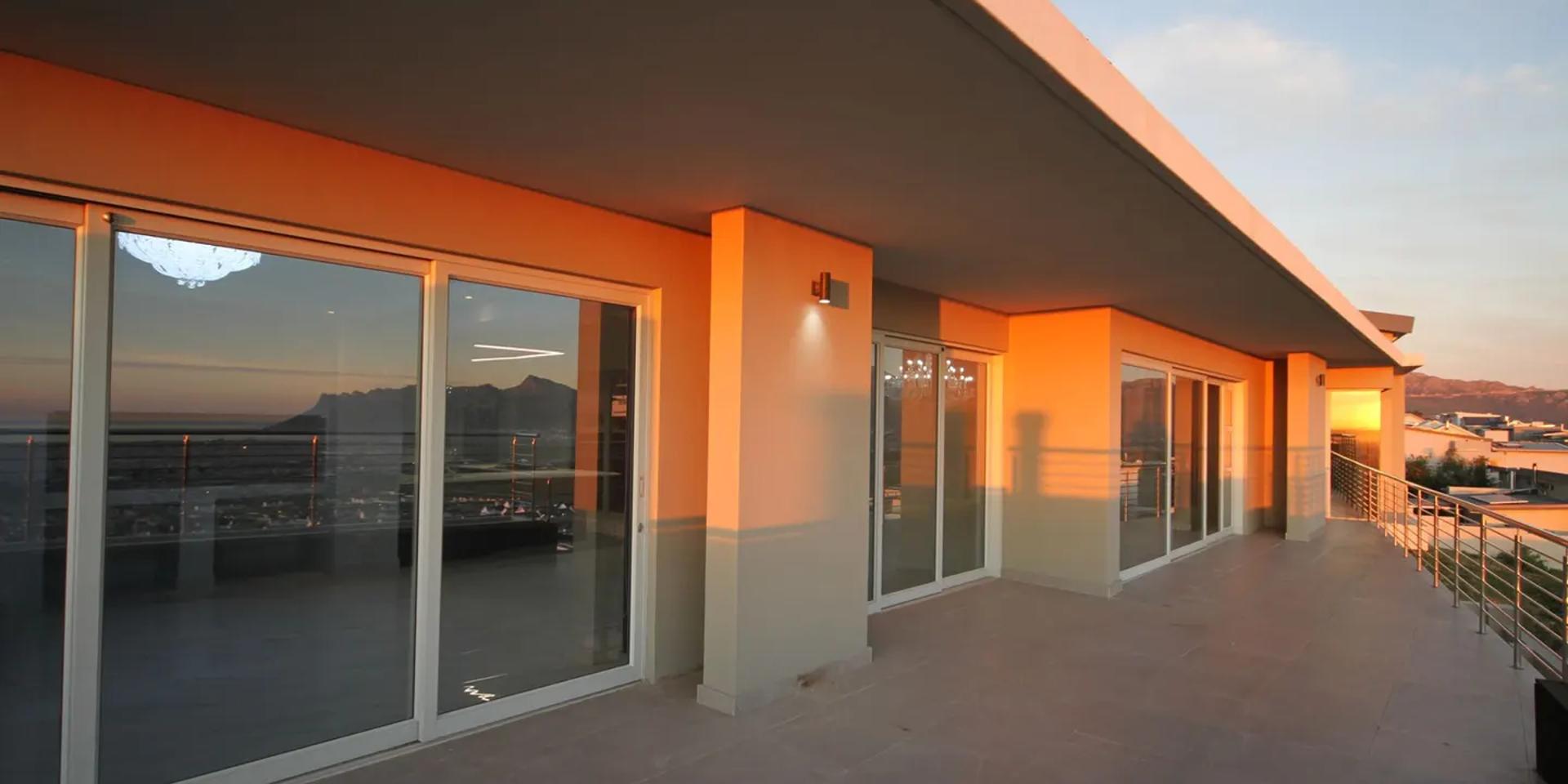 Image 4 of 6