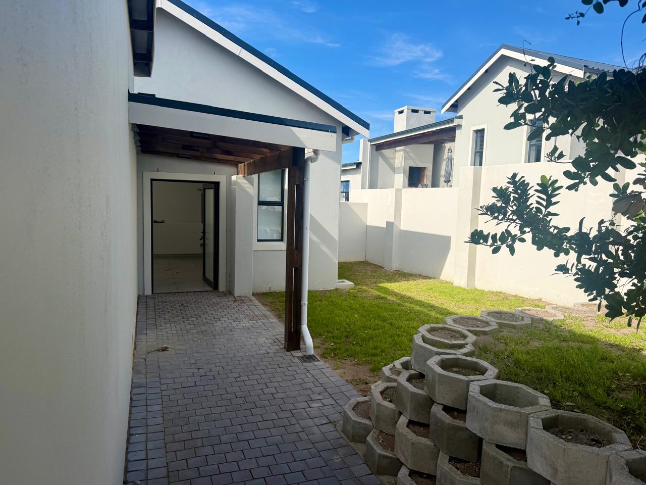 Image 4 of 6