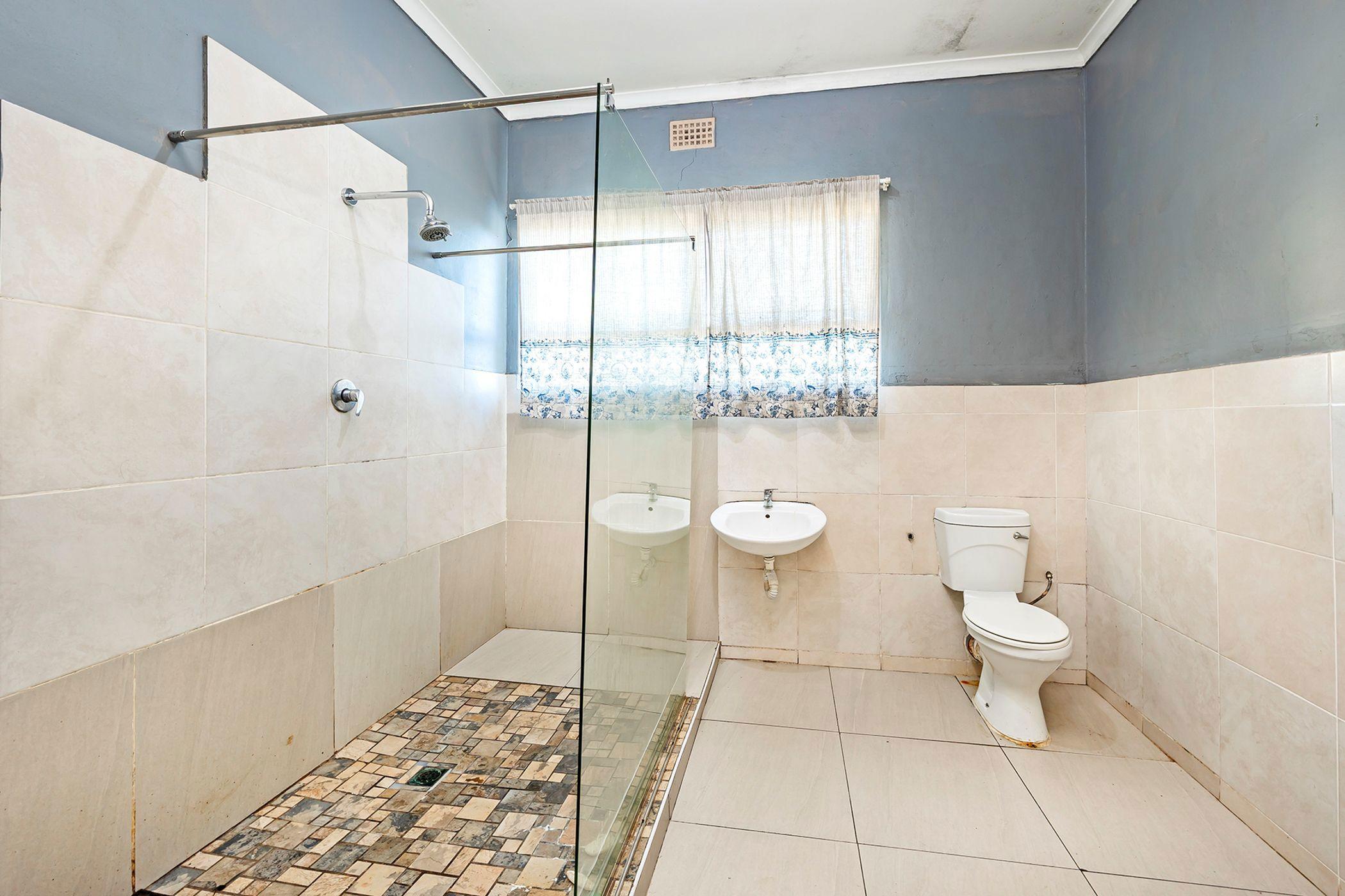Image 4 of 6