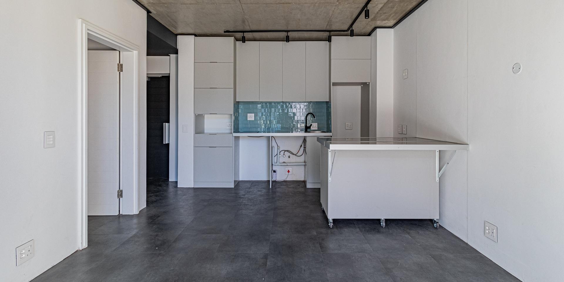 Image 4 of 6