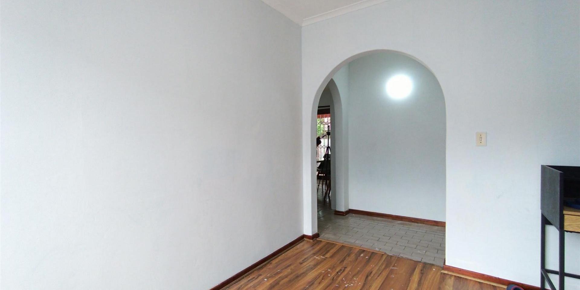 Image 4 of 6