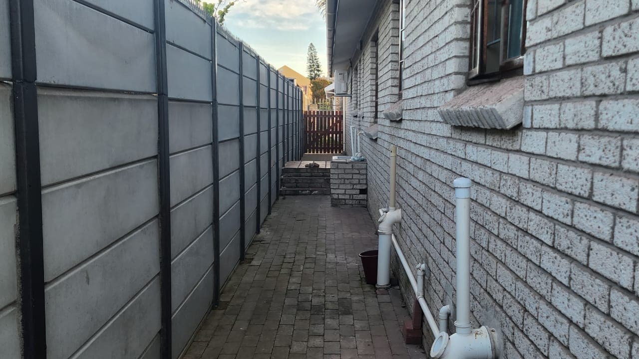 Image 4 of 6