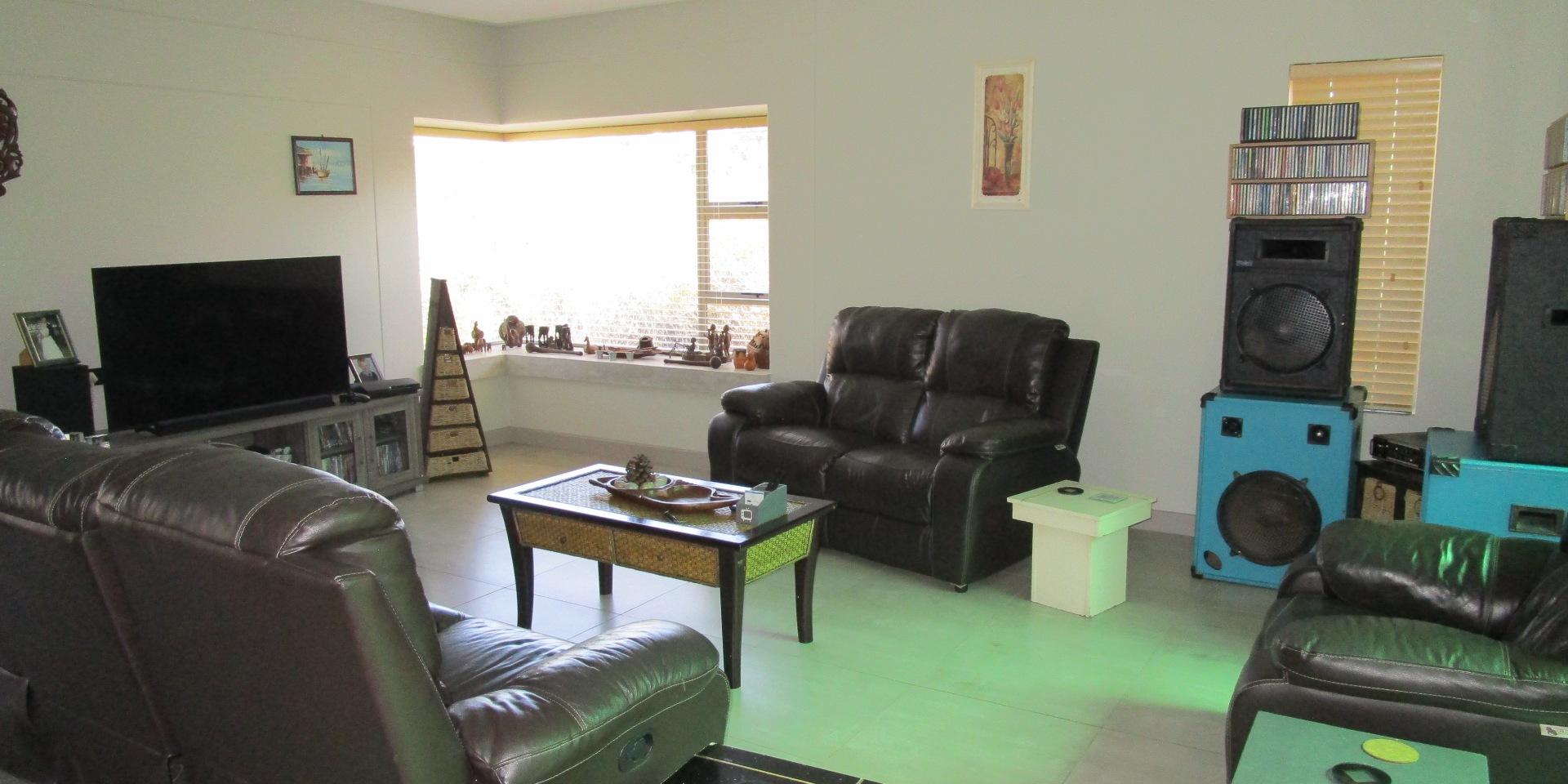 Image 2 of 6