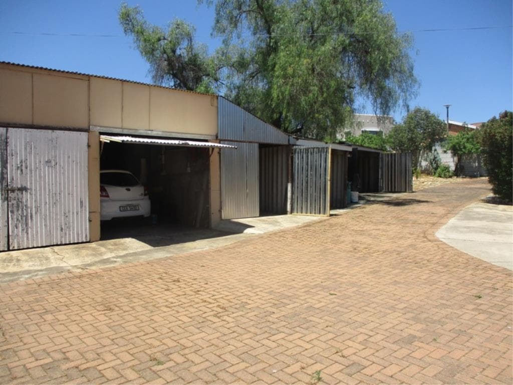 Image 4 of 6