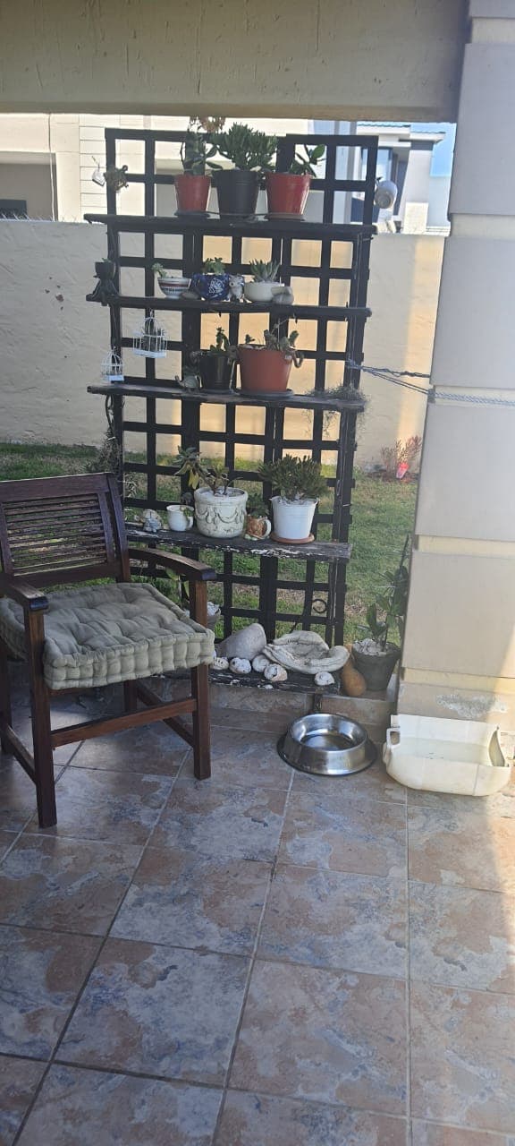 Image 4 of 6