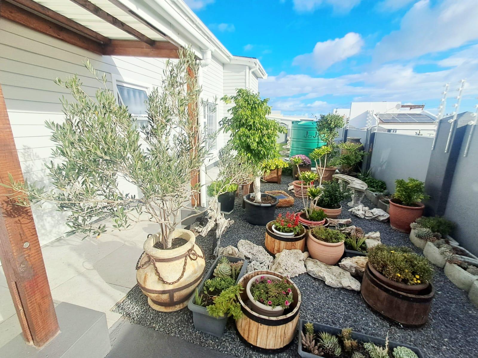 Image 4 of 6