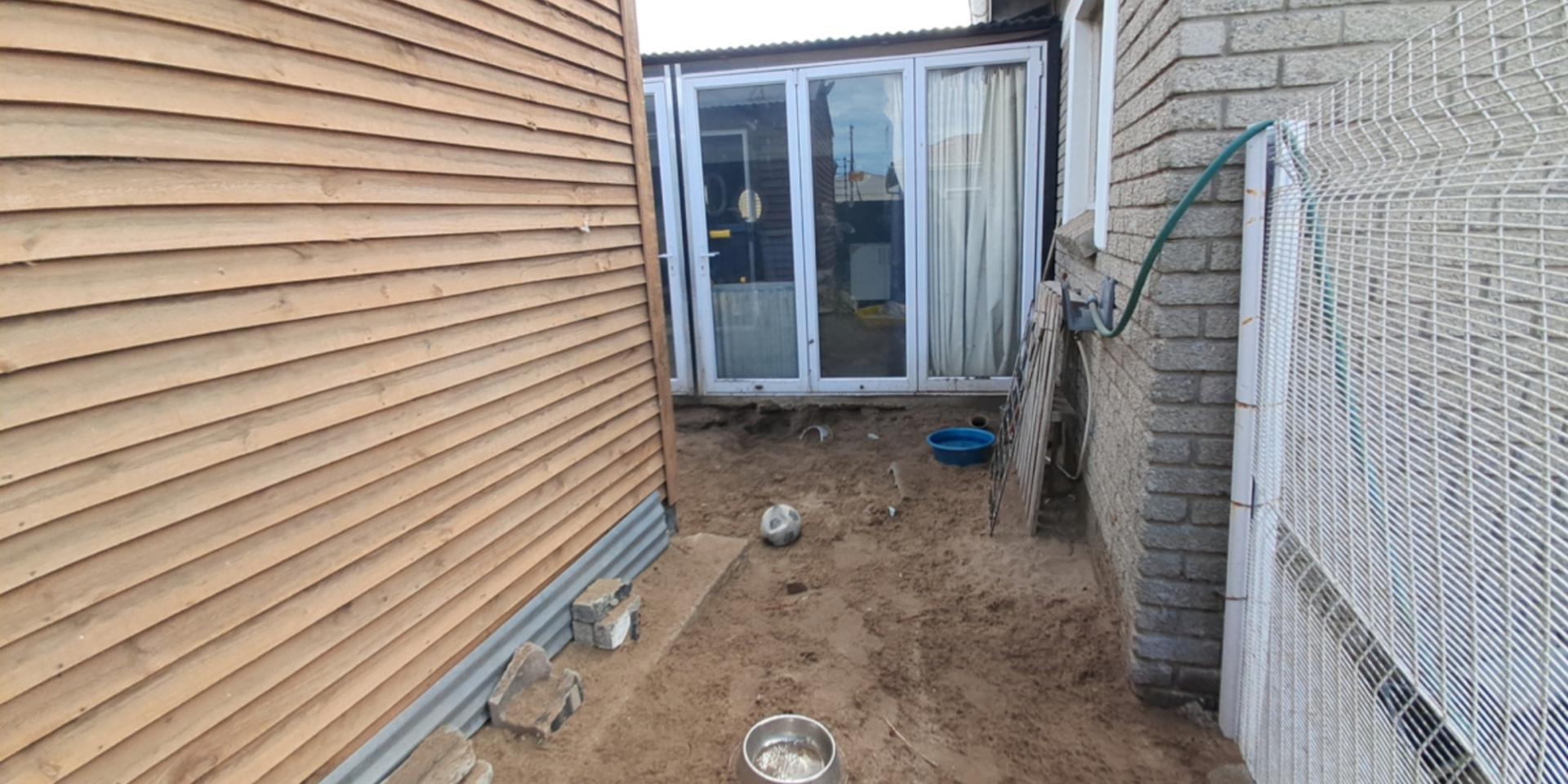 Image 3 of 6