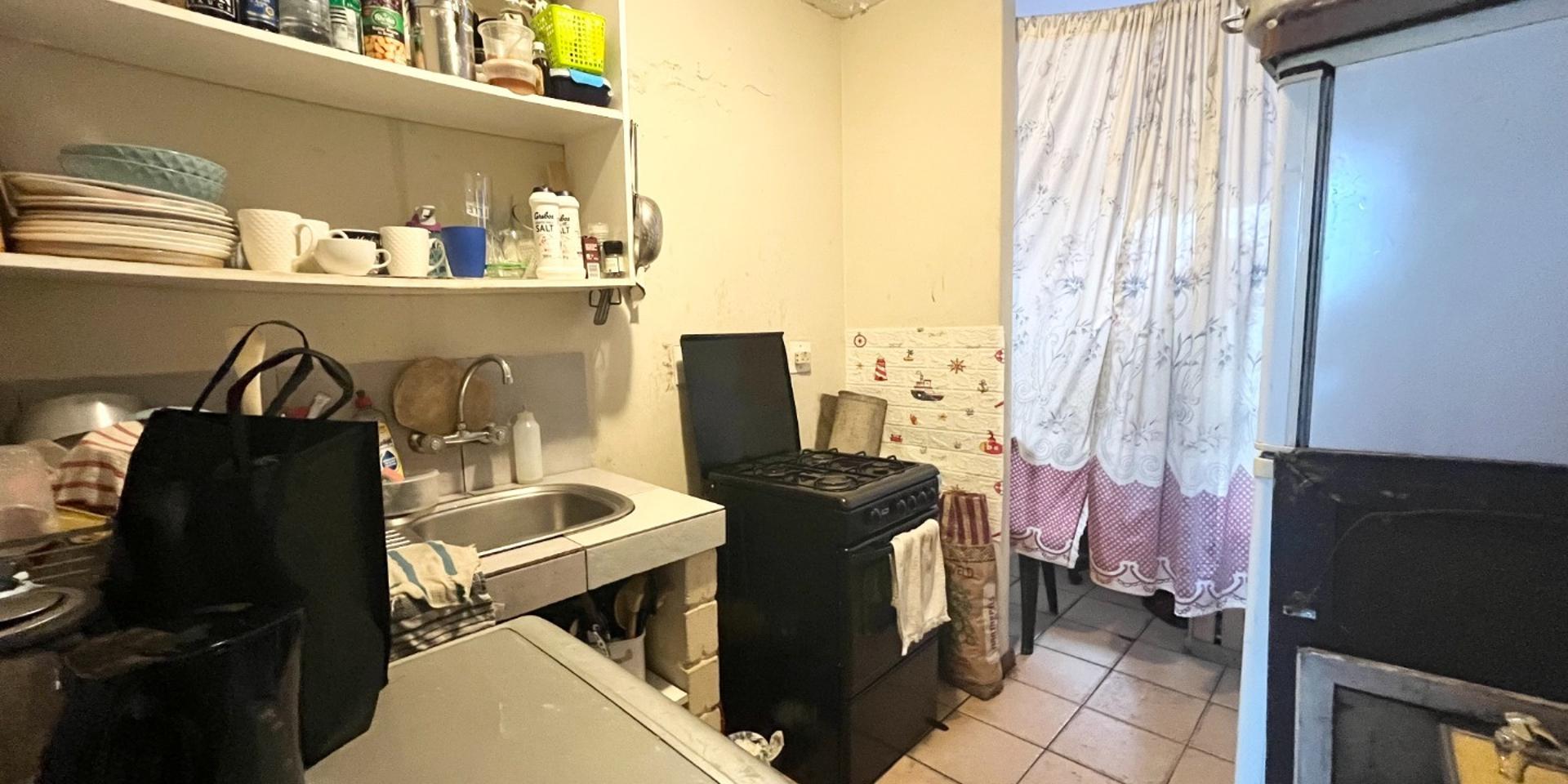 Image 2 of 6