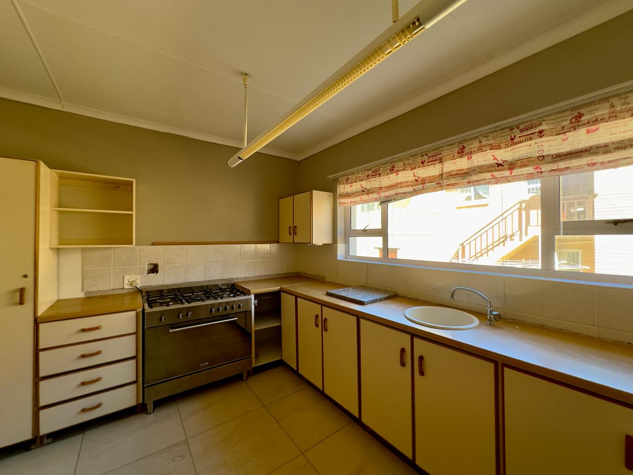 Image 5 of 6