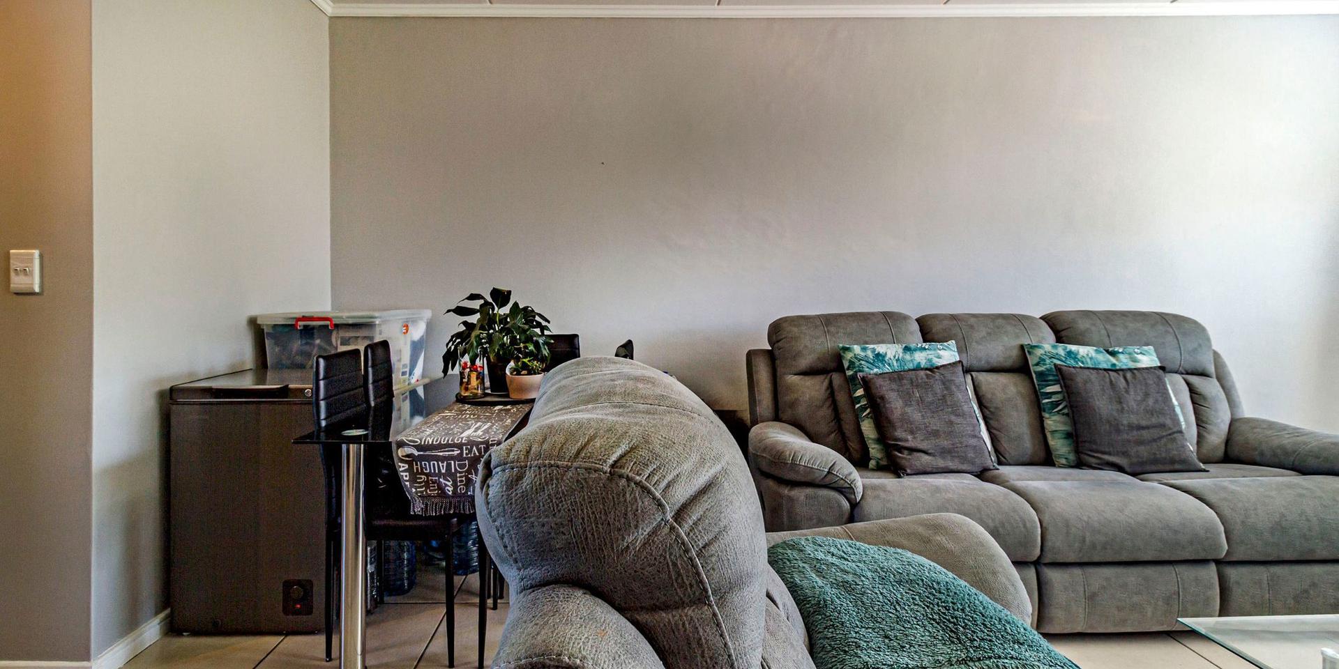 Image 4 of 6