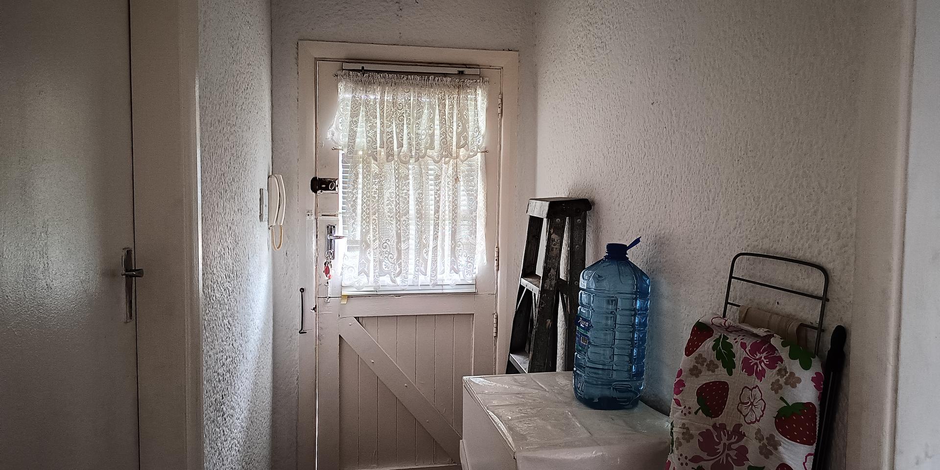 Image 2 of 6