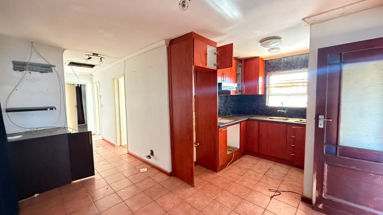 Image 4 of 6