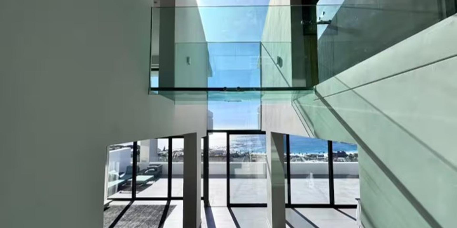 Image 4 of 6