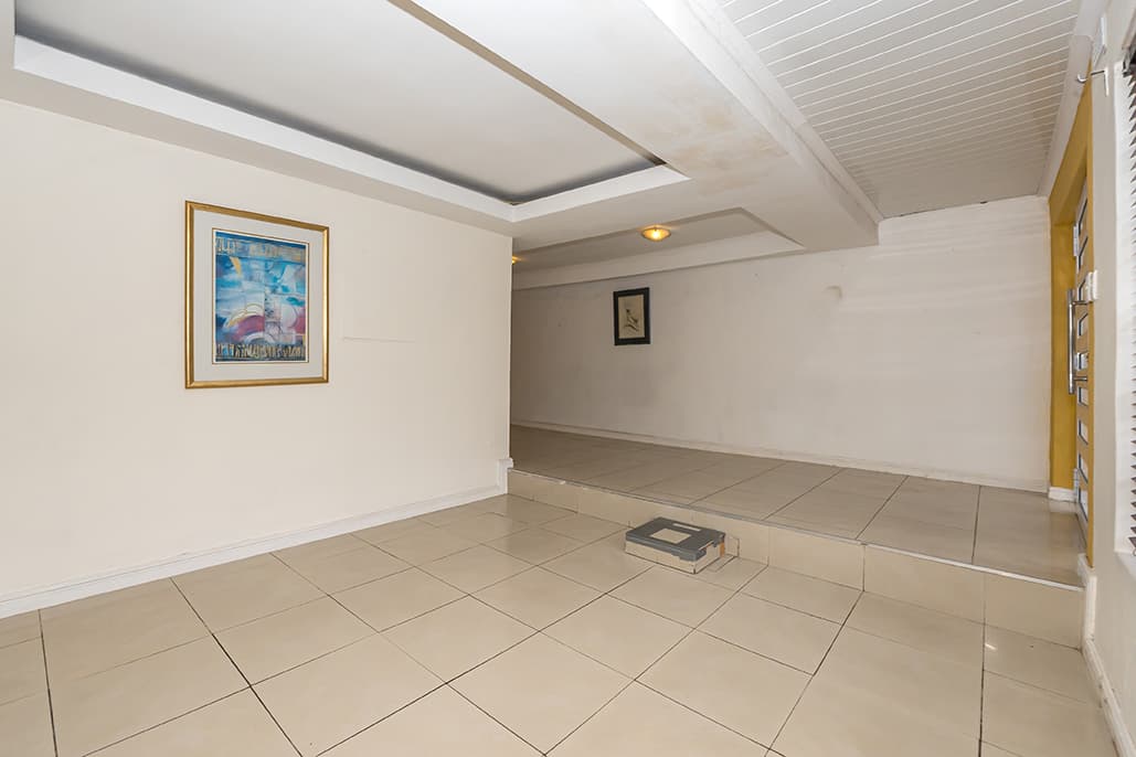 Image 4 of 6