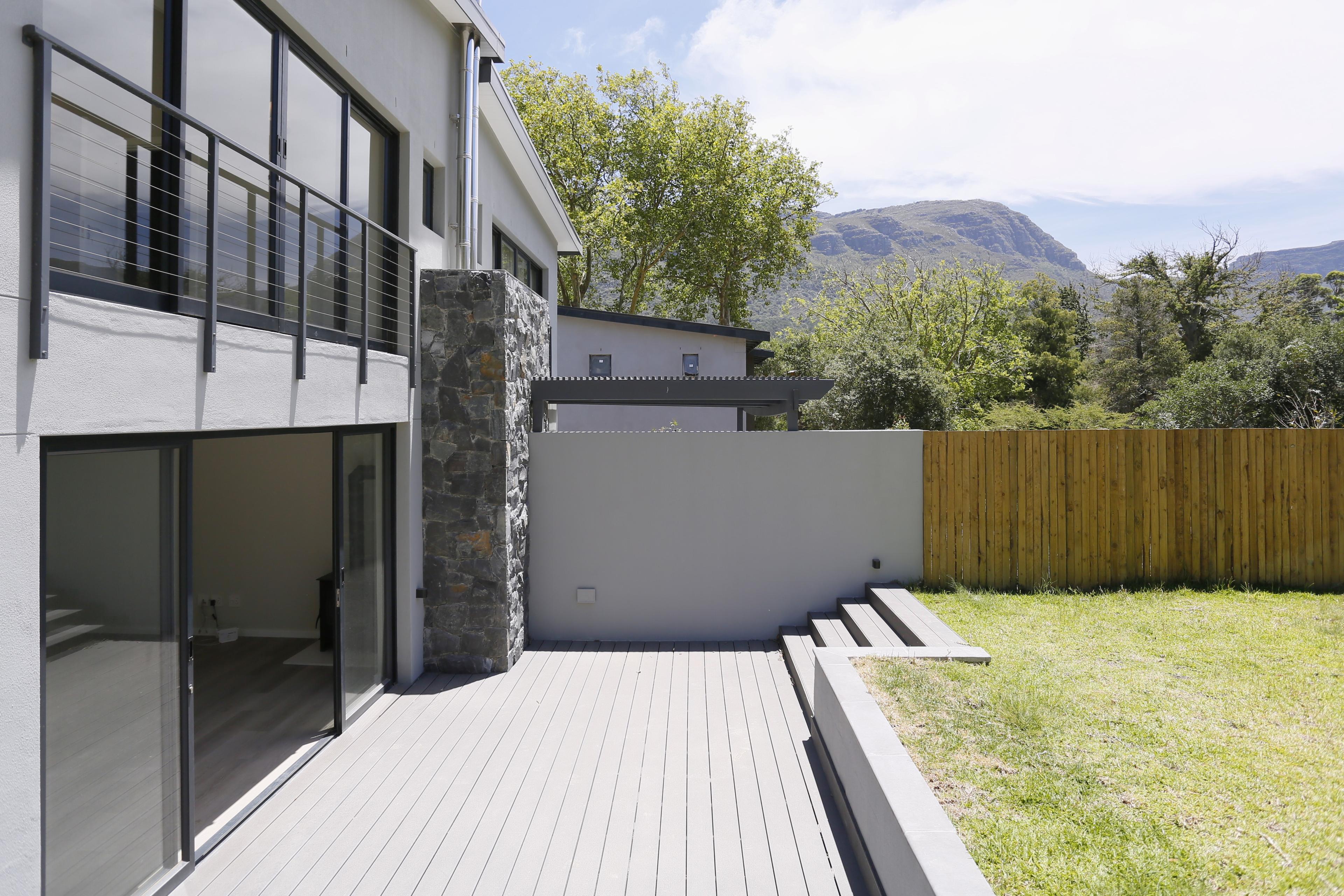Image 4 of 6