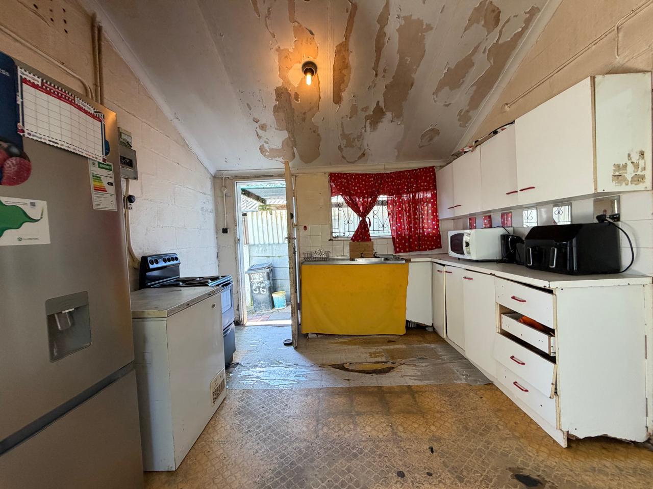 Image 4 of 6