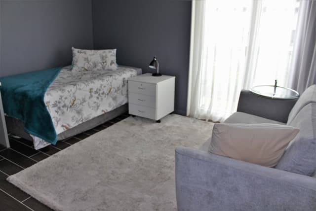 Image 3 of 6