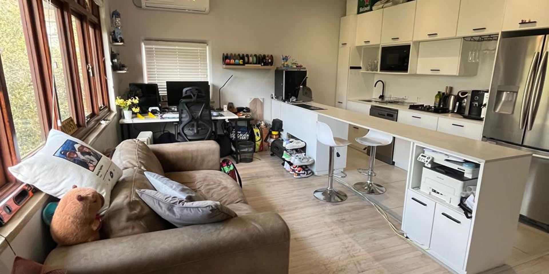 Image 2 of 6