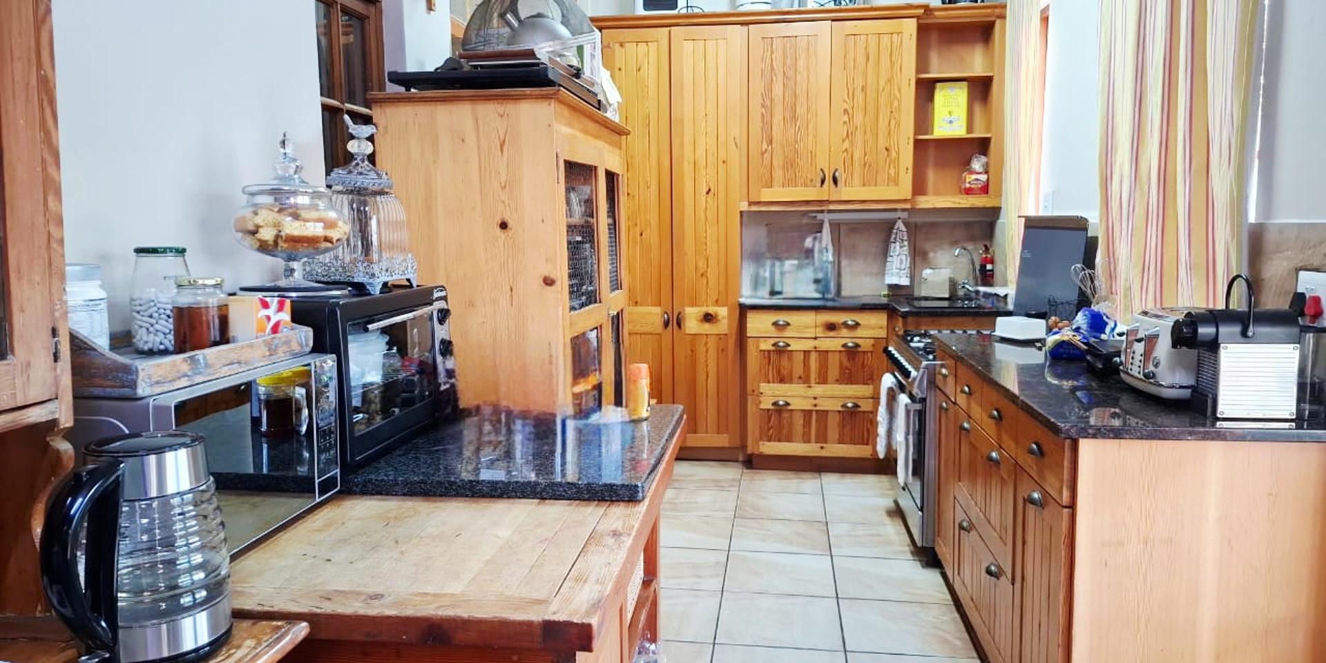 Image 4 of 6