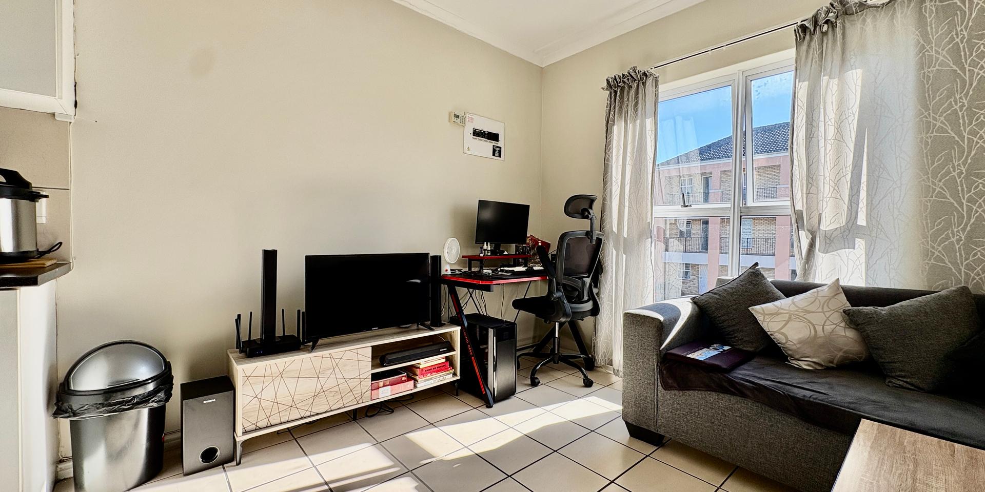 Image 4 of 6