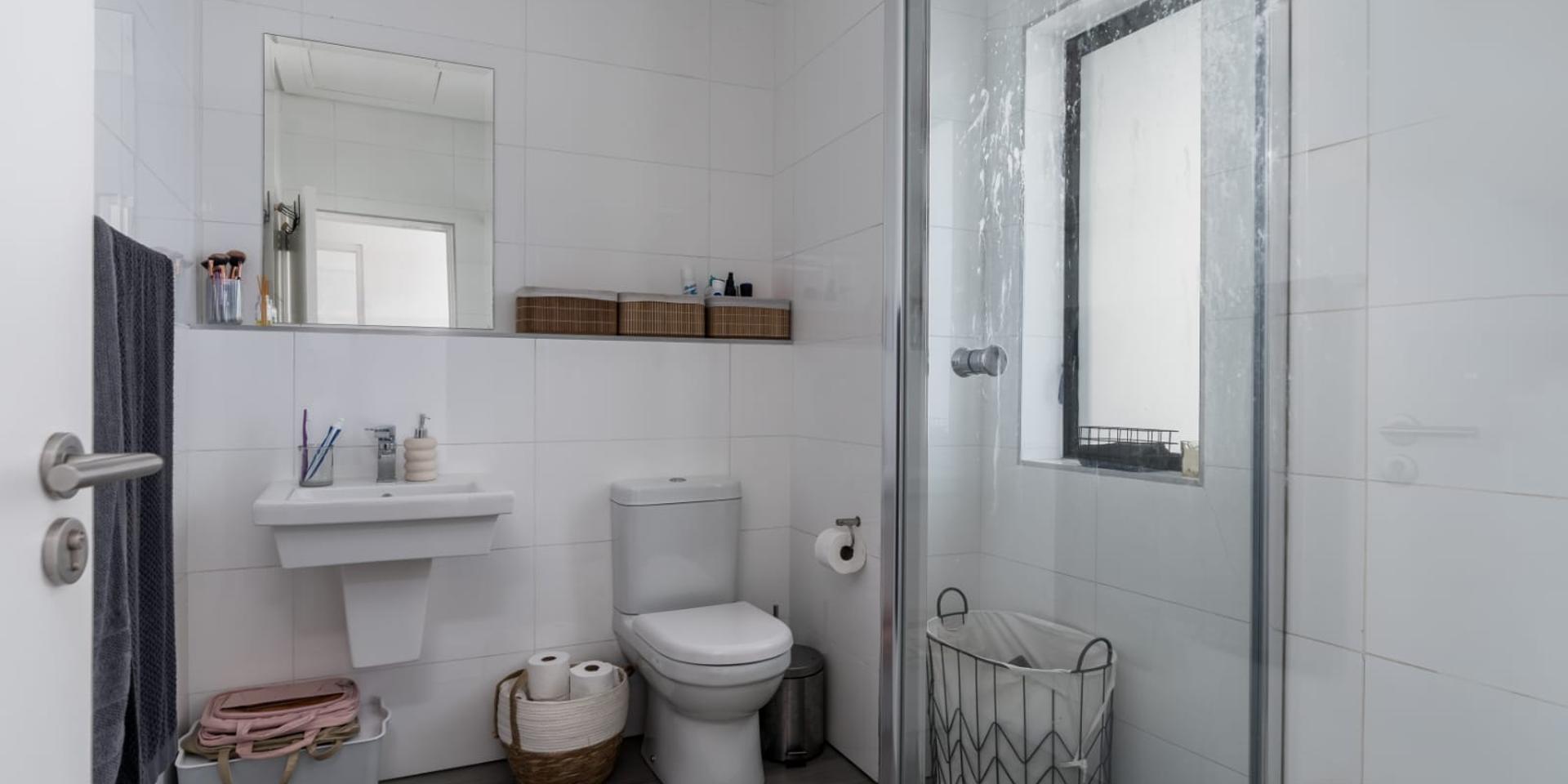 Image 4 of 6