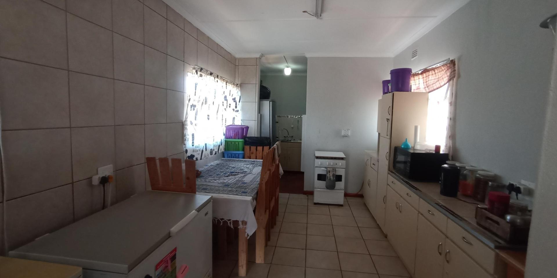 Image 4 of 6