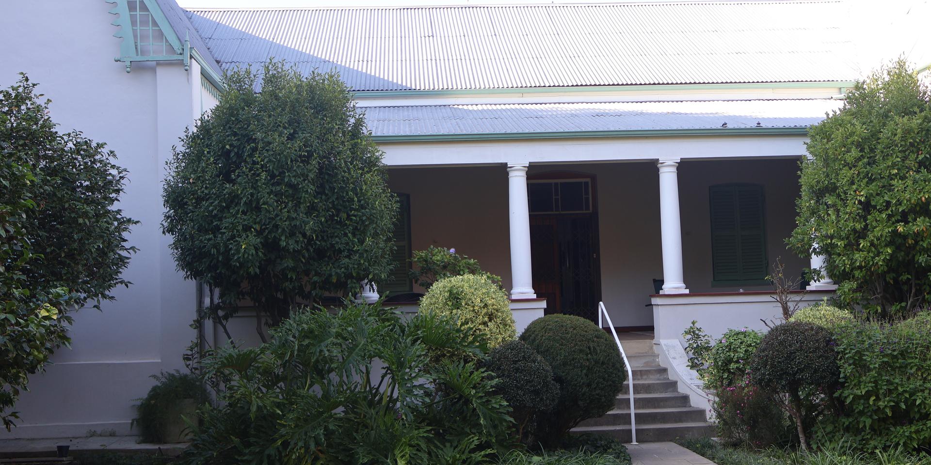 Image 2 of 6