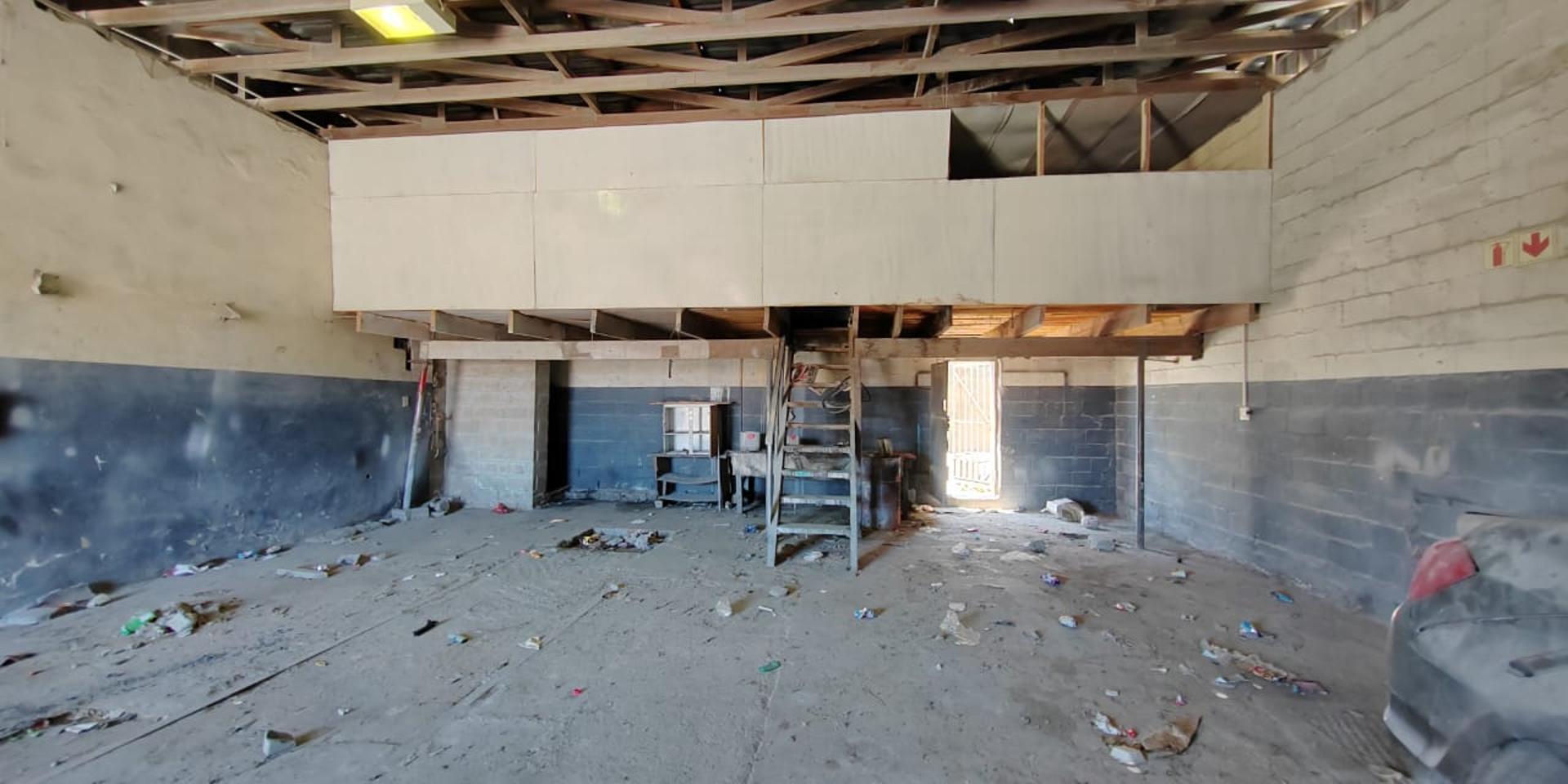 Image 2 of 6
