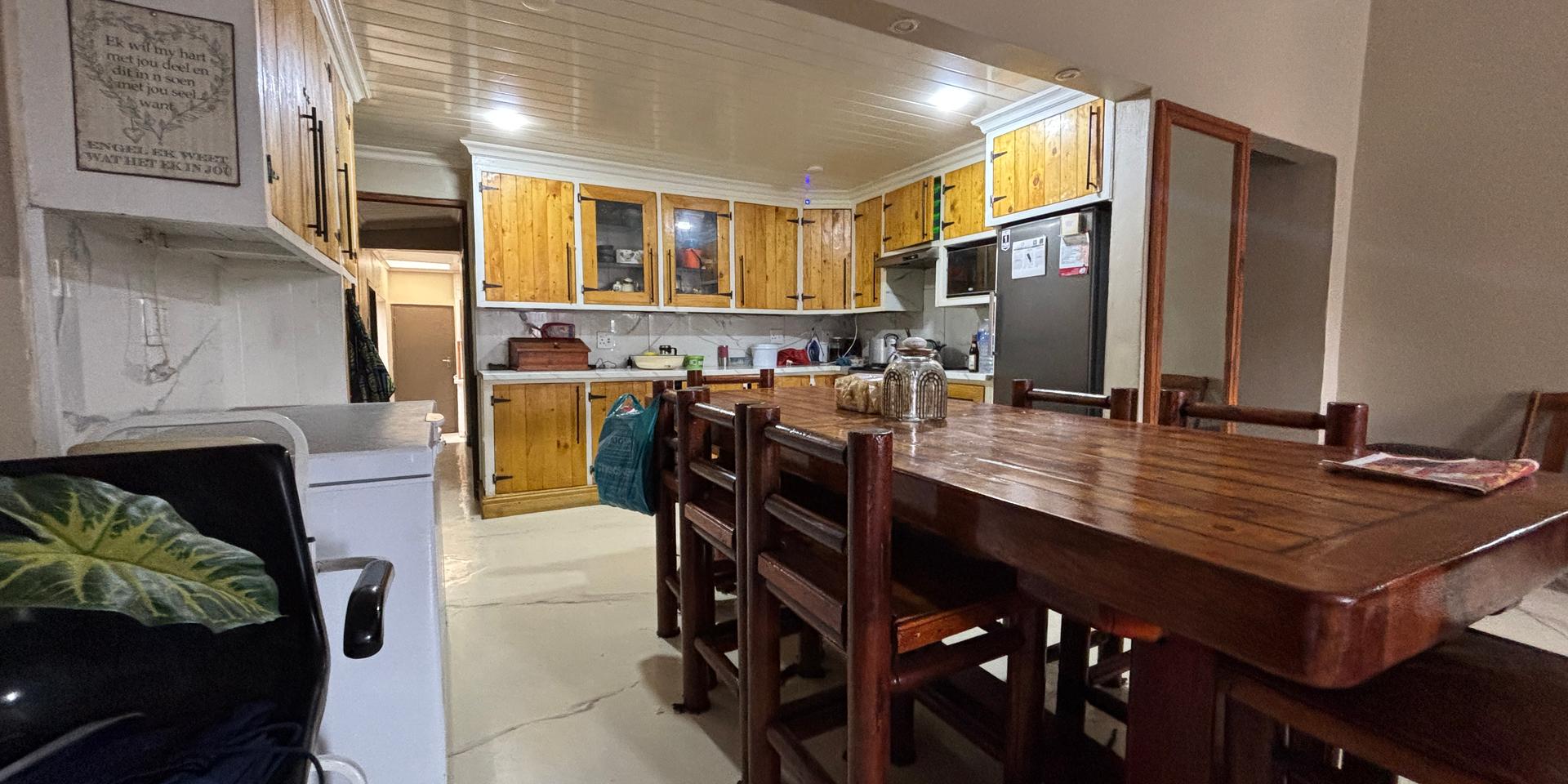 Image 4 of 6