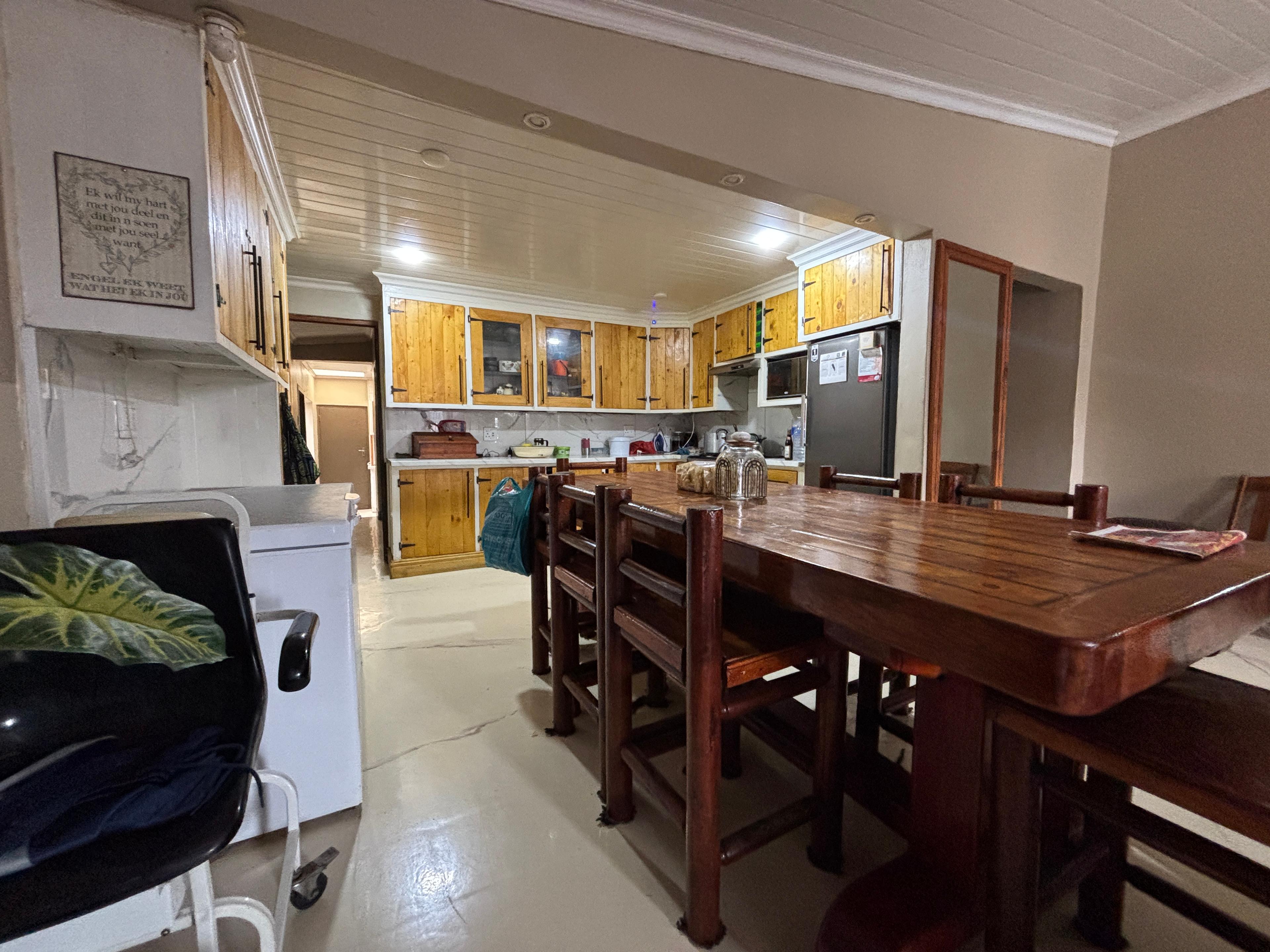 Image 4 of 6