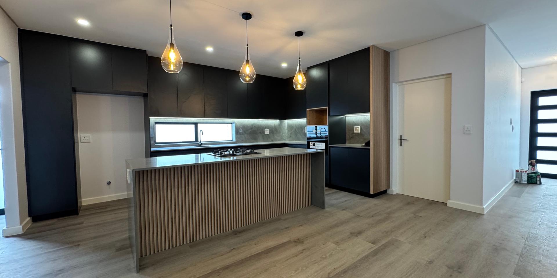 Image 4 of 6