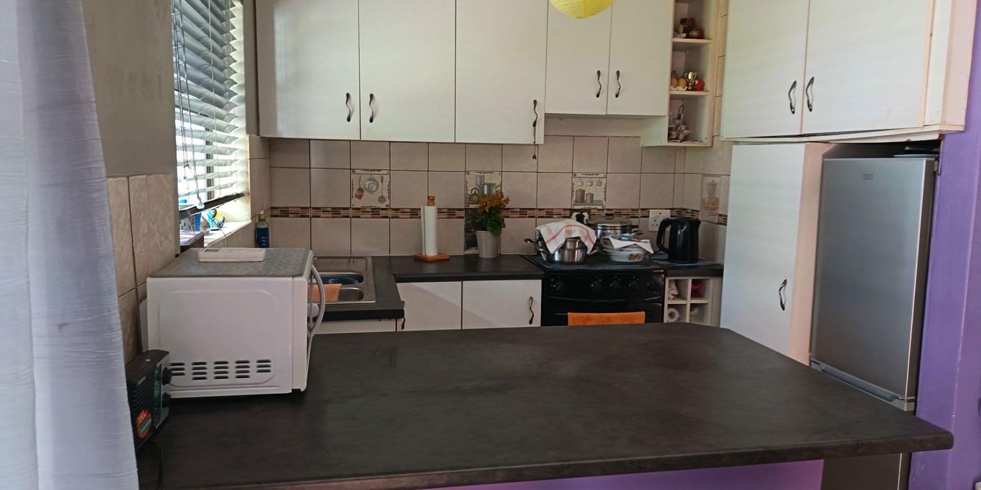 Image 4 of 6