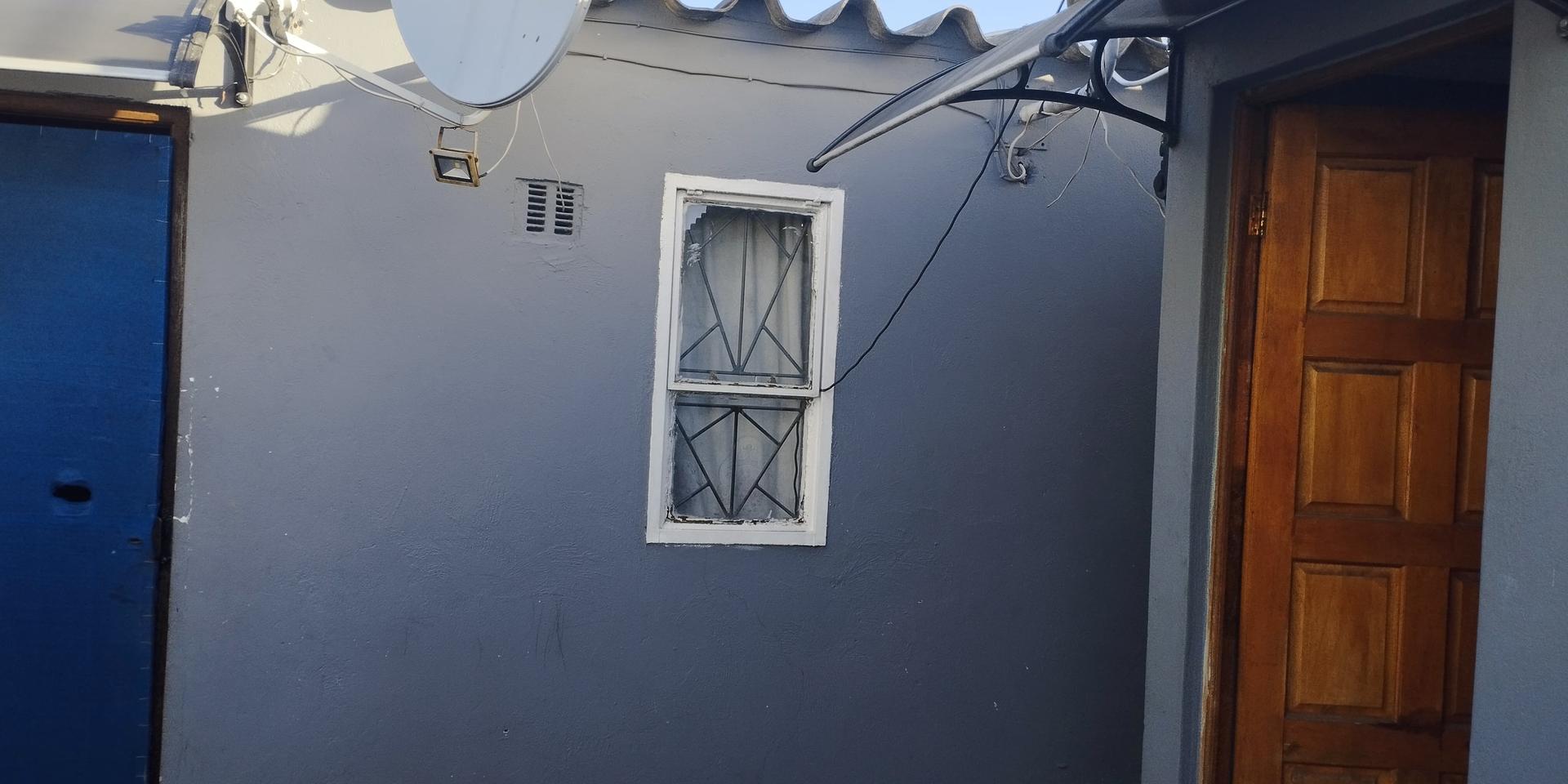 Image 4 of 6