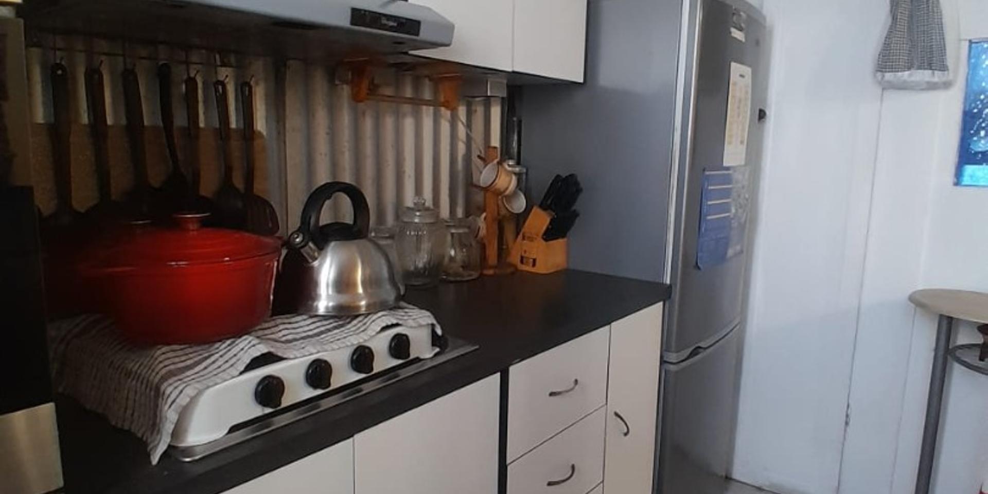 Image 4 of 6