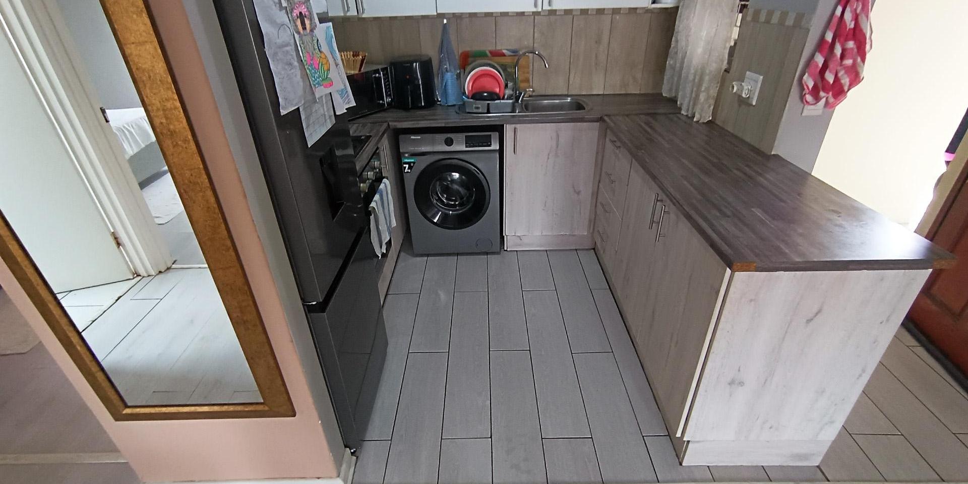 Image 4 of 6
