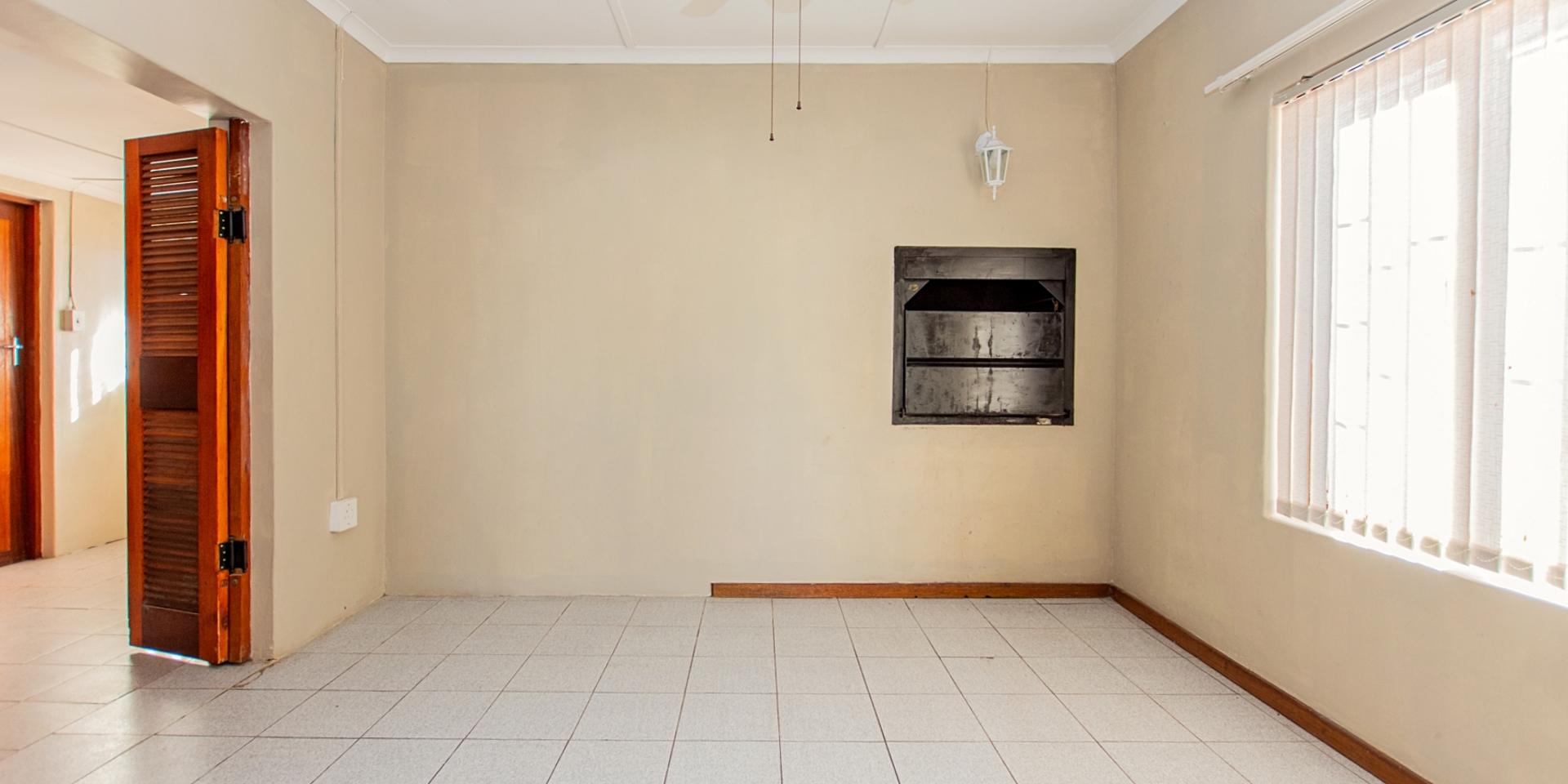 Image 4 of 6