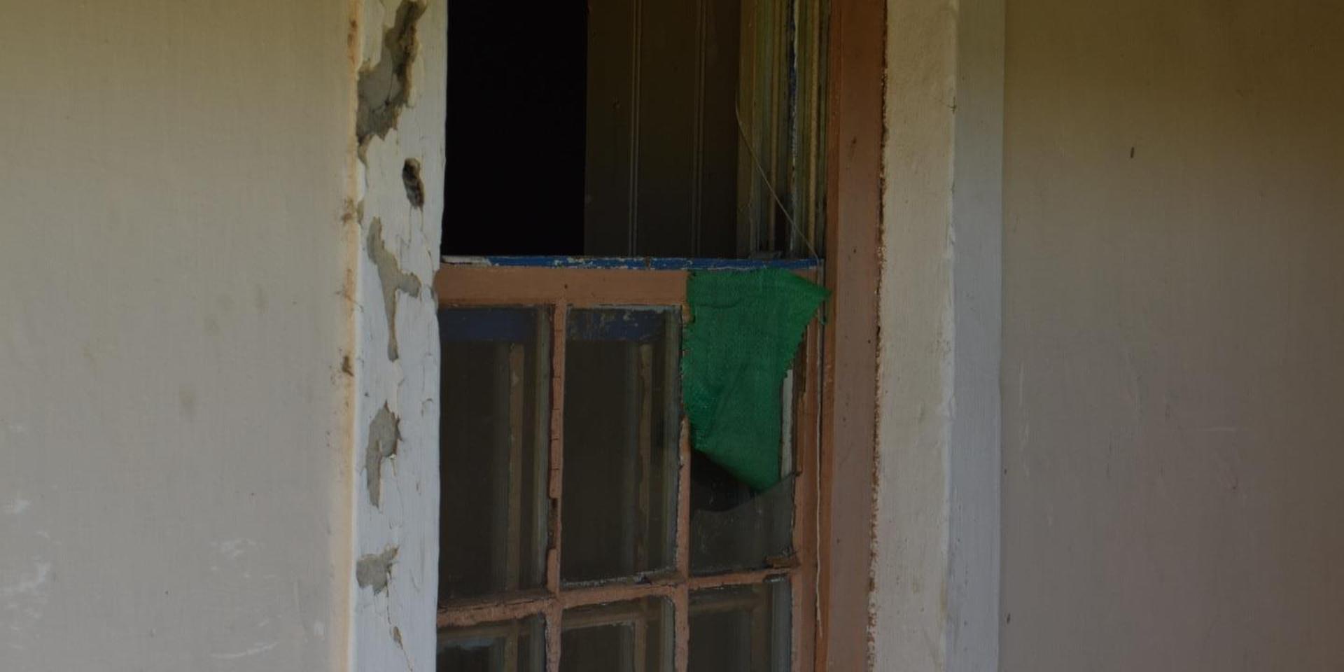 Image 4 of 6