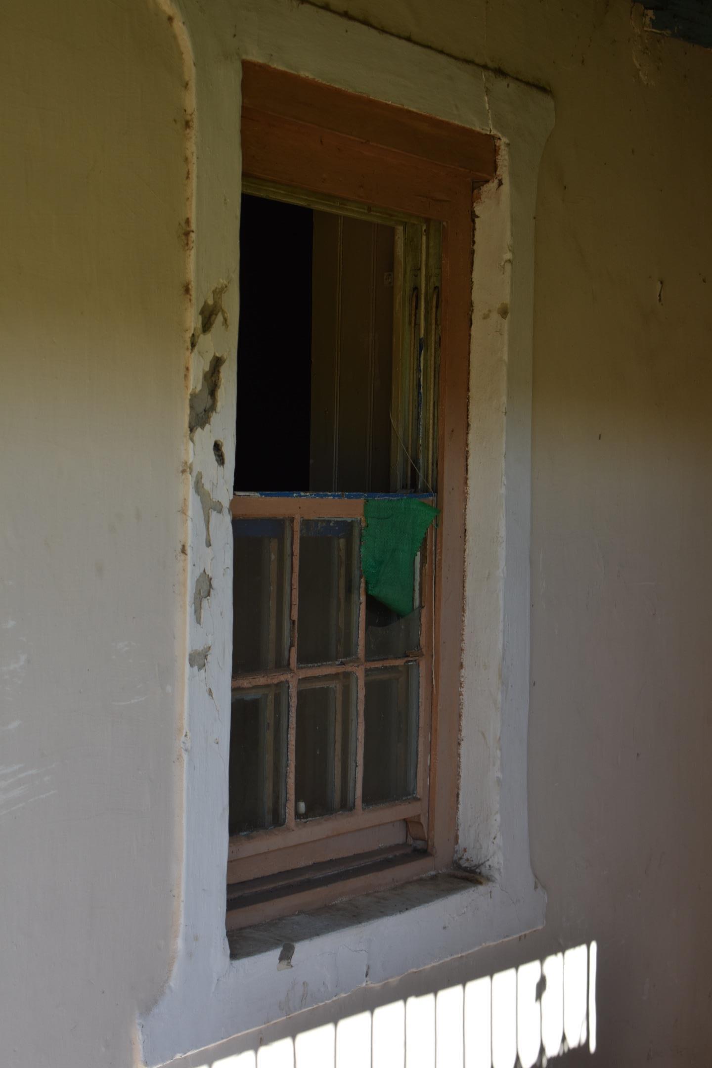 Image 4 of 6