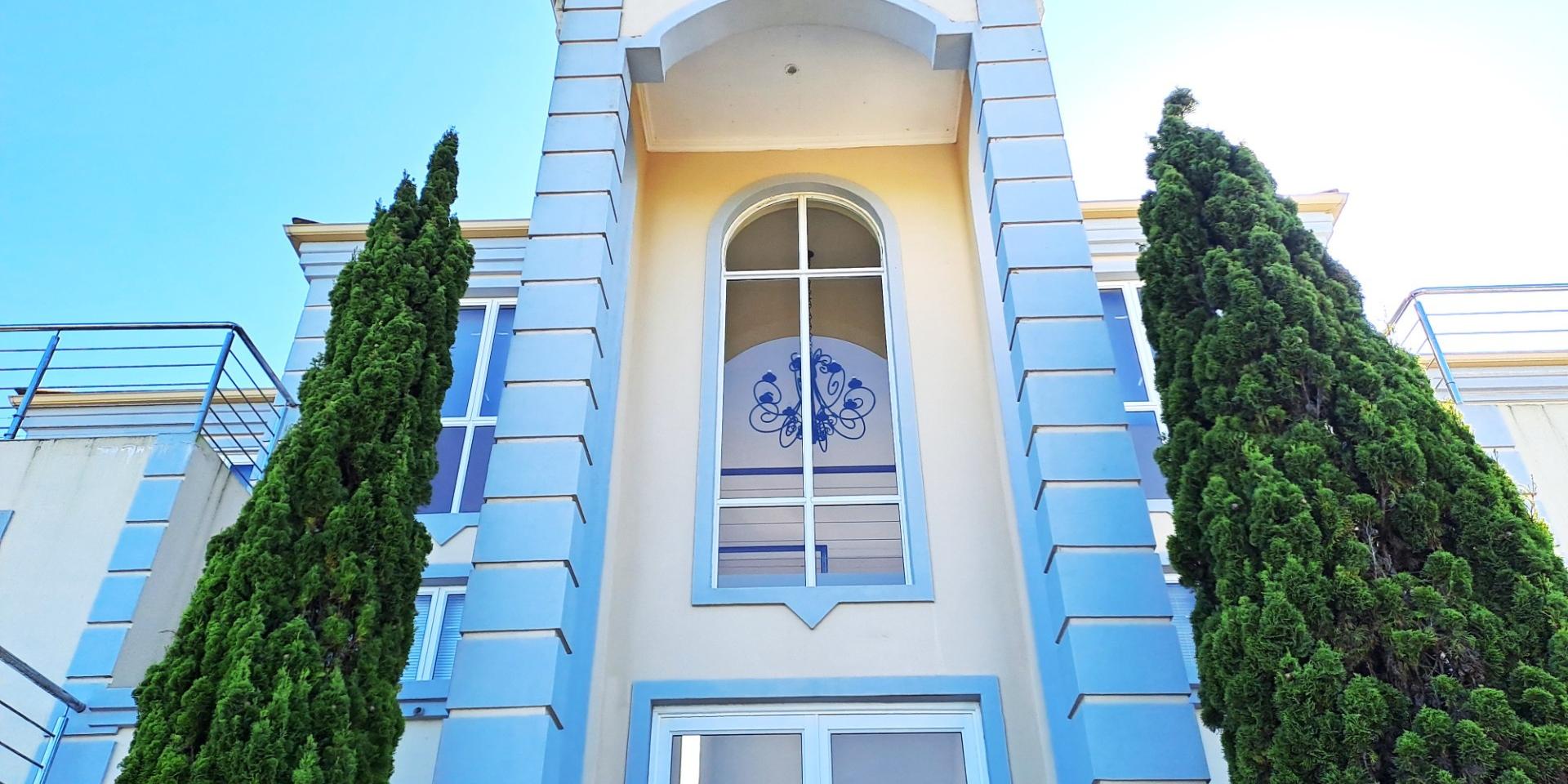 Image 2 of 6