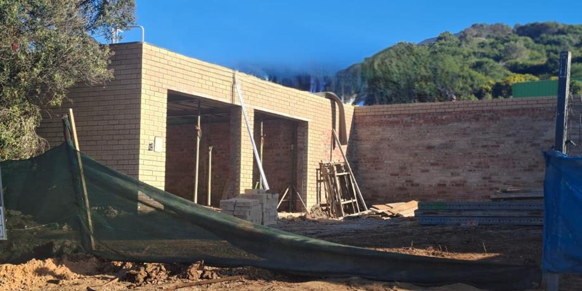 Image 2 of 6