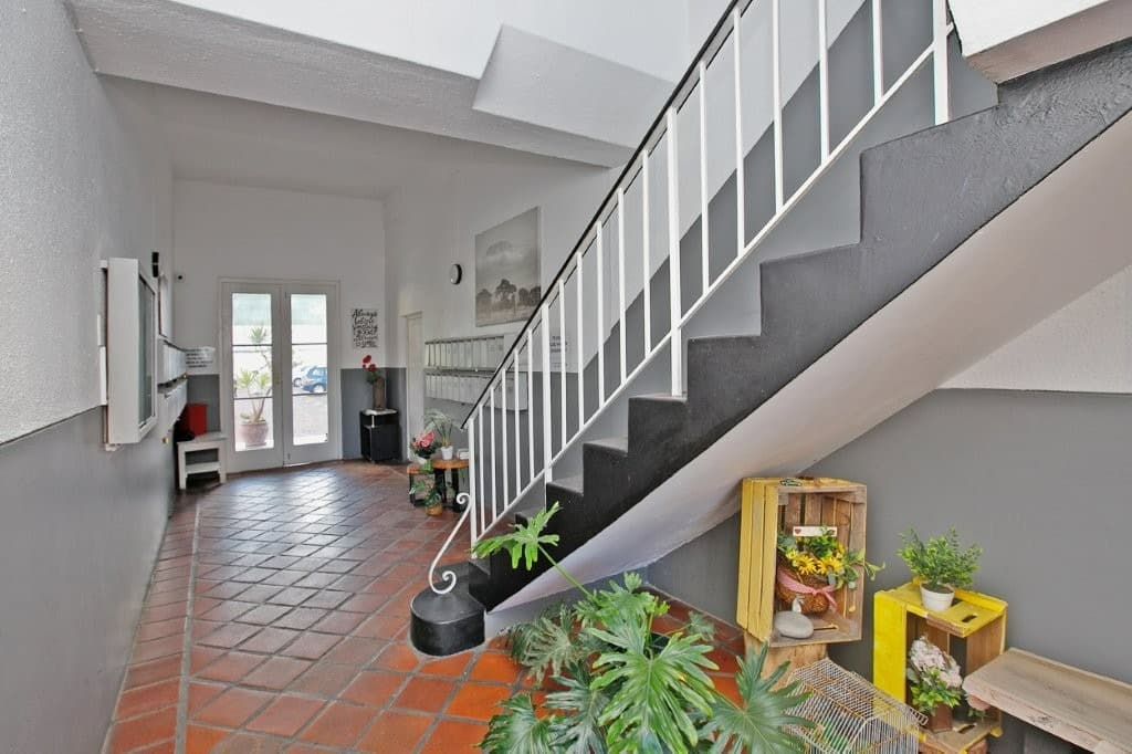 Image 4 of 6