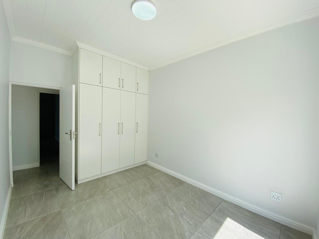 Image 4 of 6