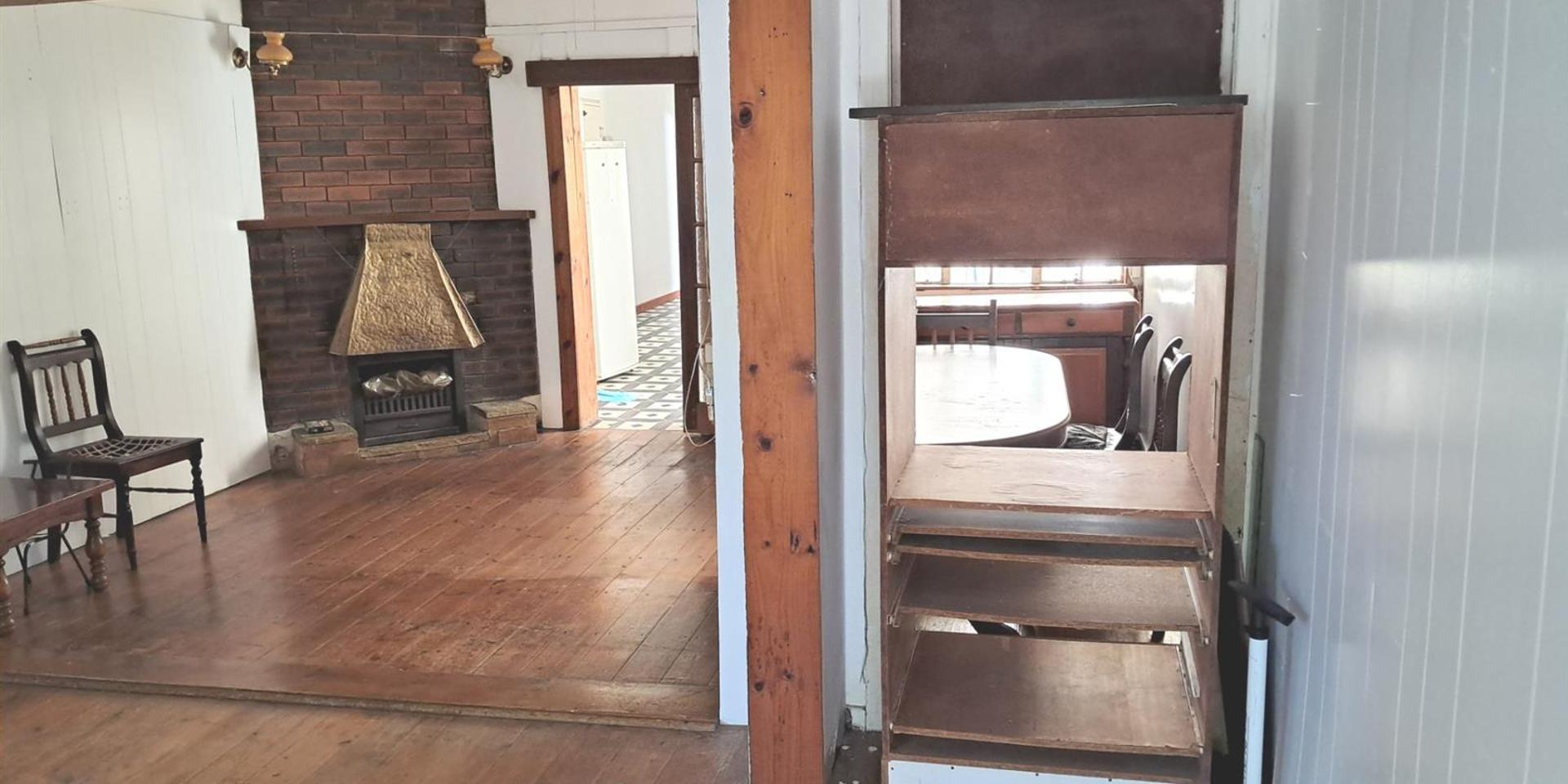 Image 4 of 6