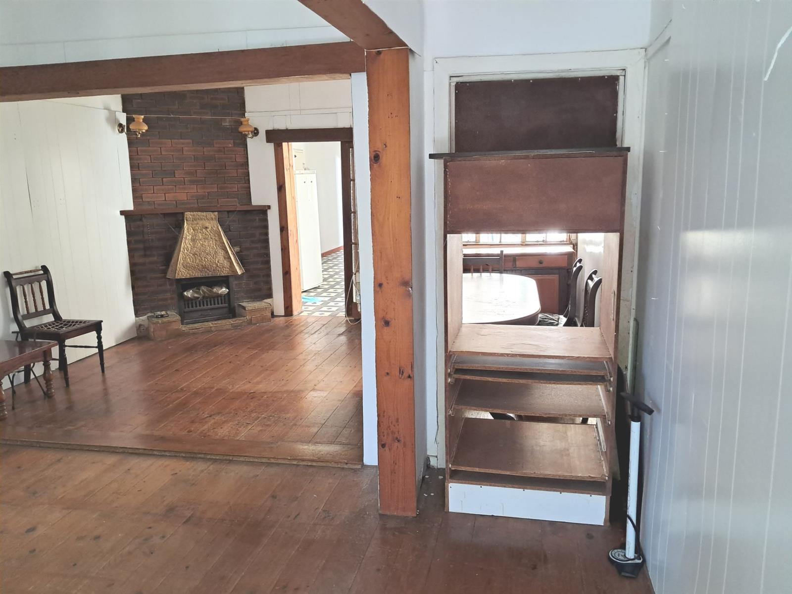 Image 4 of 6