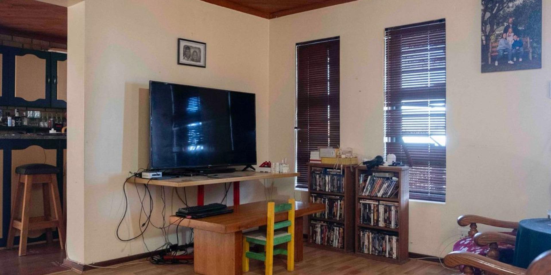 Image 3 of 6