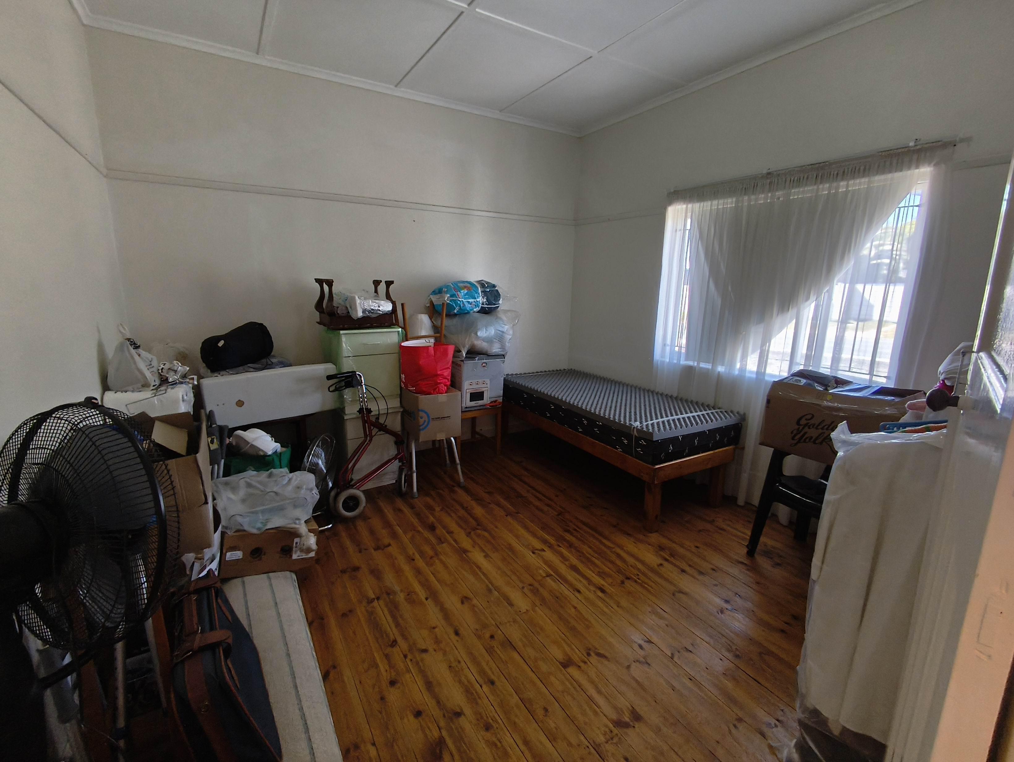 Image 3 of 6