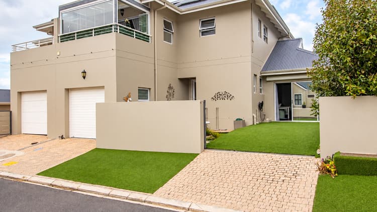 Main property image